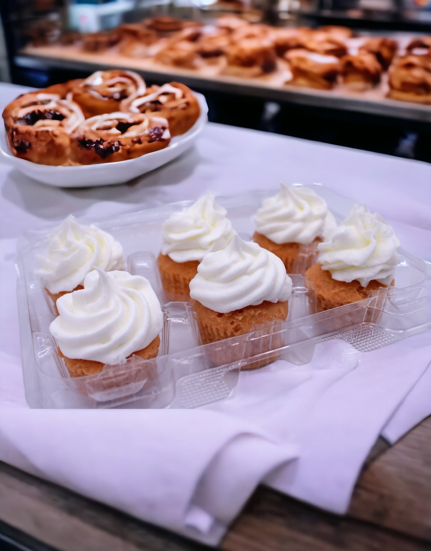 Cinnamon Cream -6 Piece Mini Cupcake Wax Melts